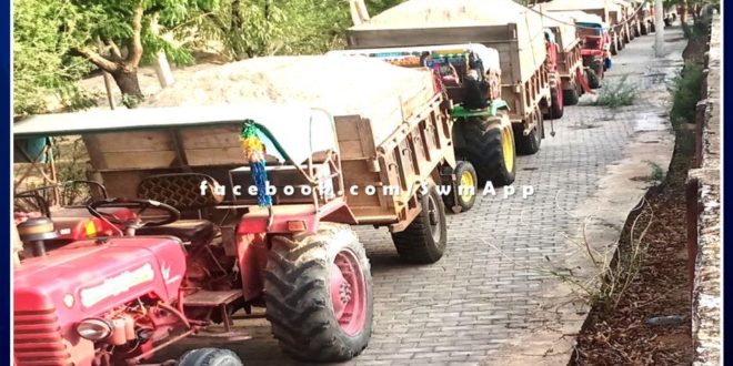 Police seized 10 tractor-trolleys filled with illegal gravel in Sawai madhopur