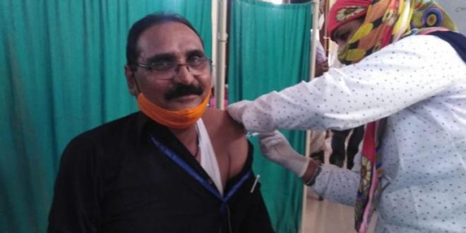 Teachers vaccinated second dose of Corona vaccine in Chauth ka barwada