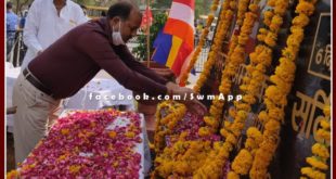 Collector and SP garlanded the statue of Bhimrao Ambedkar