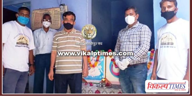 Distribution of free homeopathy medicine for corona rescue in chauth ka barwada