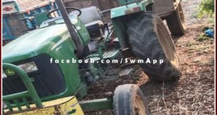 A tractor trolley loaded with illegal stones seized in khandar Sawai Madhopur