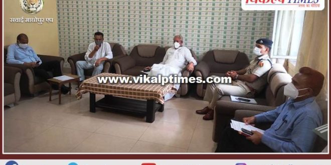 District In-charge Minister reviews preparedness for rescue from Corona and Cyclone tauktae