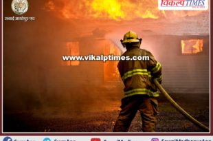 Luxury car showroom caught fire in jaipur