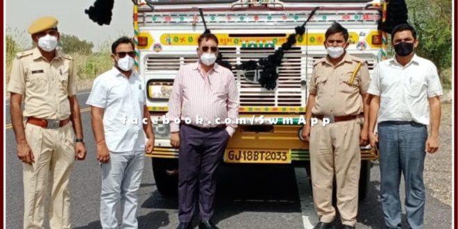 Major action of Excise Department in barmer rajasthan, recovered a truck full of illegal liquor