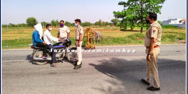 Bounli police in action mode. During the blockade, challan deducted of people without masks
