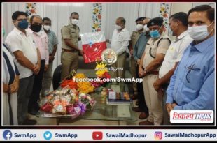 District Collector and district level officers bid farewell on the transfer of SP Sudhir Chaudhary 3