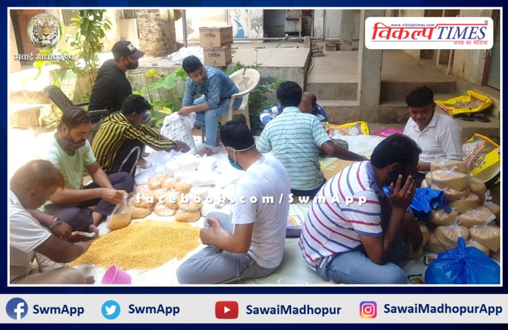 Ration material being distributed to thr needy by Khidmatgar Group in Sawai Madhopur