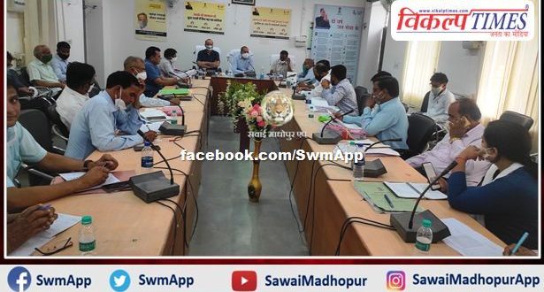 Collector reviewed the preparations to deal with the possible third wave