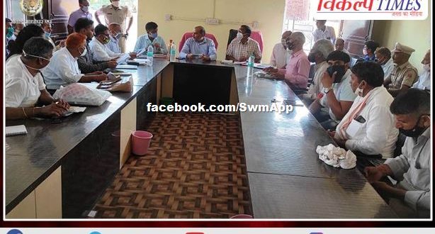 Employ at least 200 workers in the employment guarantee scheme in each revenue village -Collector
