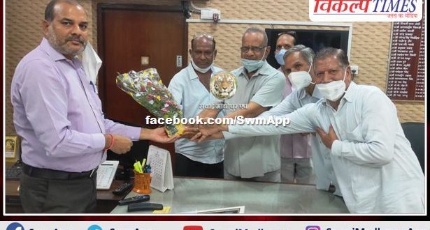 Shri Vijayeshwar Charitable Trust congratulated the collector for the best management during the Corona period