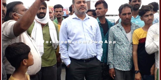 District Collector Rajendra Kishan reached Surwal. Review of waterlogging in Machhipura, Mega Highway