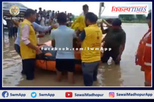 Entire family trapped in the middle of water in Chakeri village, Civil Defense and SDRF successfully rescued