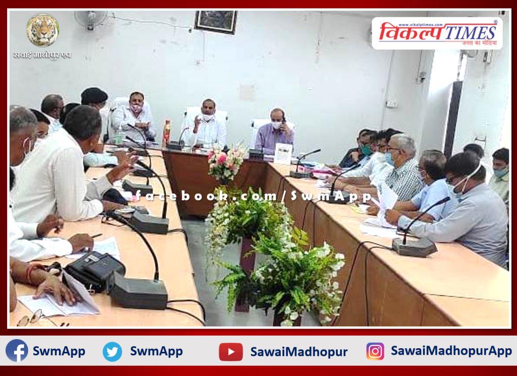 Collector reviewed the electricity, water, seasonal diseases and essential services