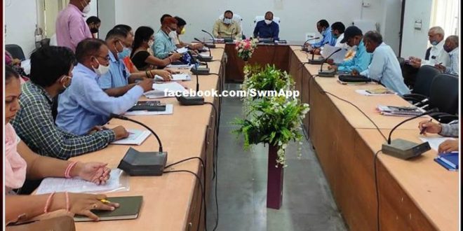 Collector reviewed the progress of flagship schemes and gave instructions to the officers