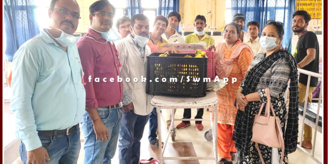 Fruits distributed to patients on the occasion of World Pharmacist Day in sawai madhopur