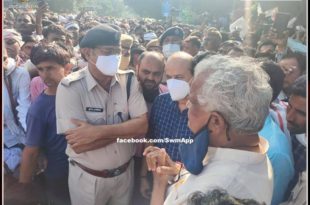 MP Dr. Kirodilal Meena on dharna sitting with supporters at District Collectorate