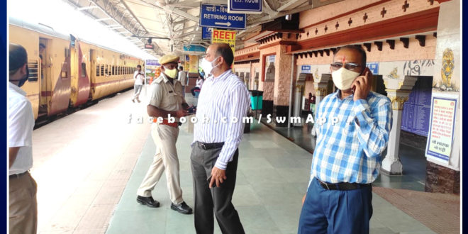Sawai madhopur collector inspected of the temporary bus stand in sawai madhopur