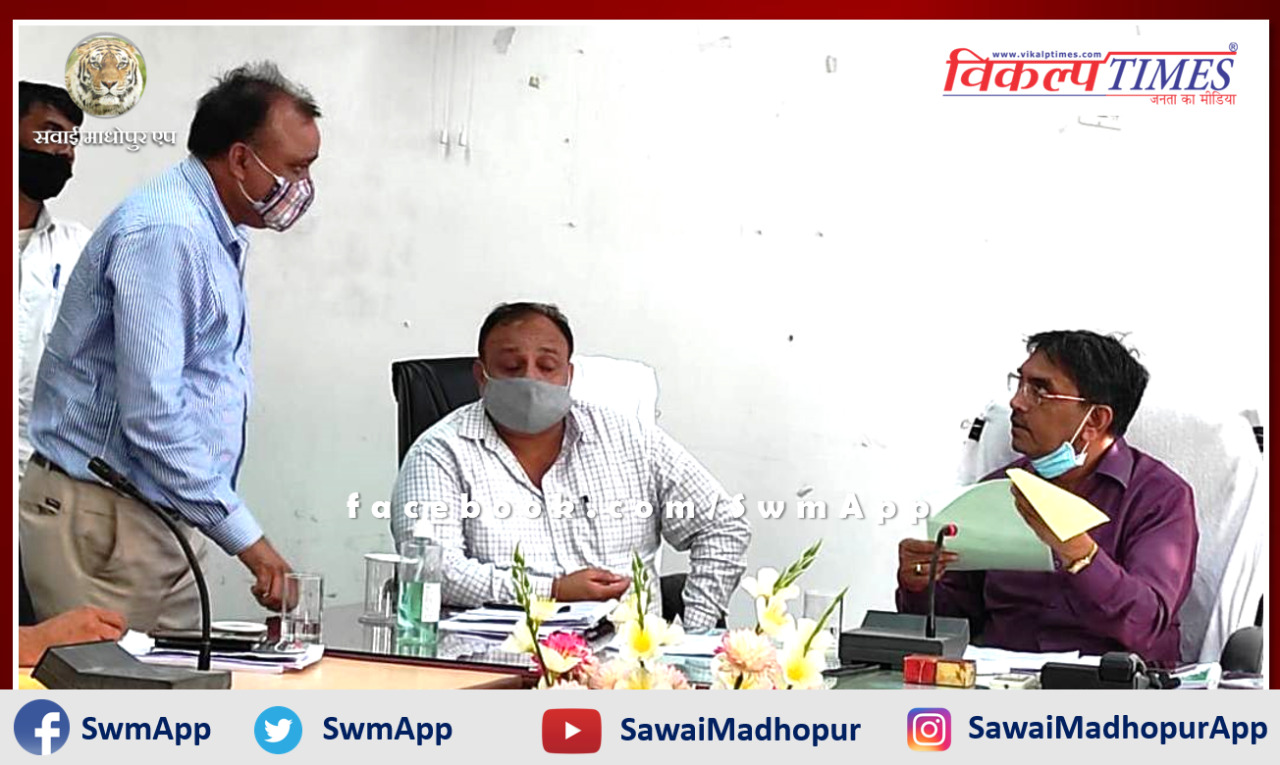 Divisional Commissioner PC Bairwal listened to the problems of the people in sawai madhopur