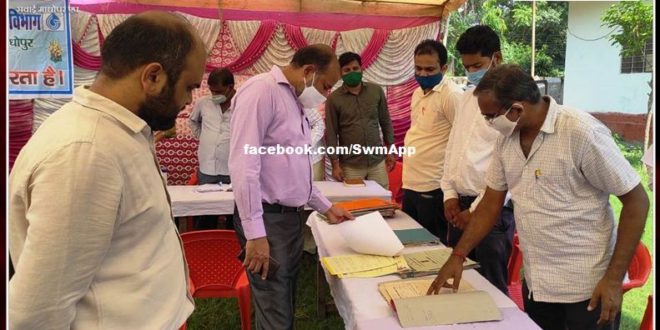 Collector Prashasan cities Ke Sang Abhiyan inspected the camp