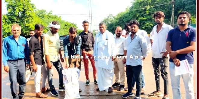 Education Minister Dotasara's effigy burnt for demanding cancellation of REET exam
