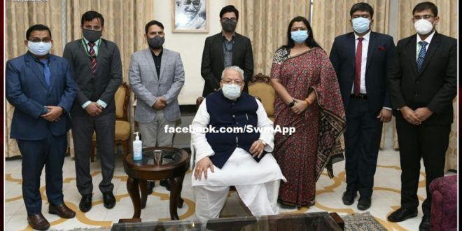 Trainee officers of Indian Information Service met the Governor in rajbhavan jaipur