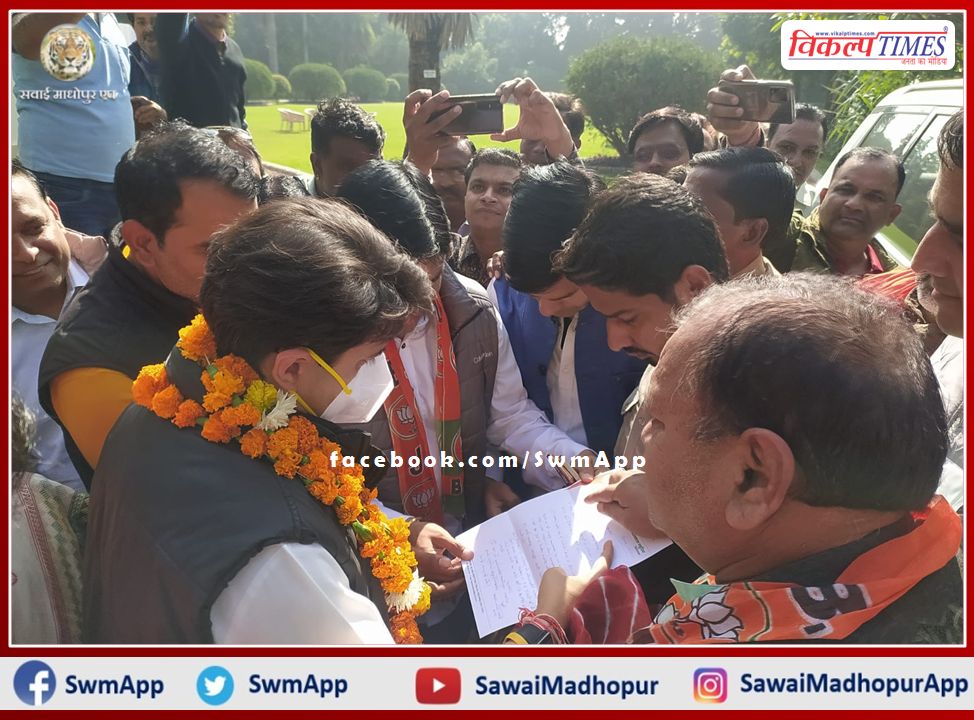 BJP workers met Union Minister Jyotiraditya Scindia, submitted 3-point memorandum