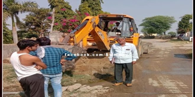 Encroachment removed from common road in Prashasan Gaon Ke Sang Abhiyan