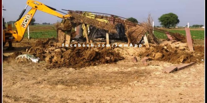 Encroachment removed from the common road, the road became easier in Prashasan Gaon Ke Sang Abhiyan