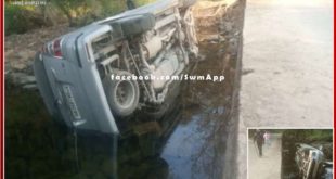 Innova car overturned near Gomukh on Ranthambhore road