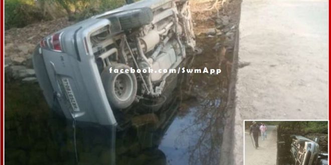 Innova car overturned near Gomukh on Ranthambhore road