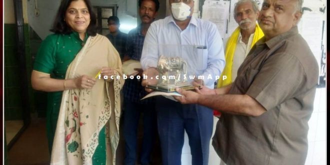 Provided 5 thousand check and citation to Radha Madanmohan Gaushala for being excellent