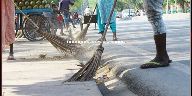 Traders and BJP workers carried out cleanliness campaign in the main market in Bamanwas