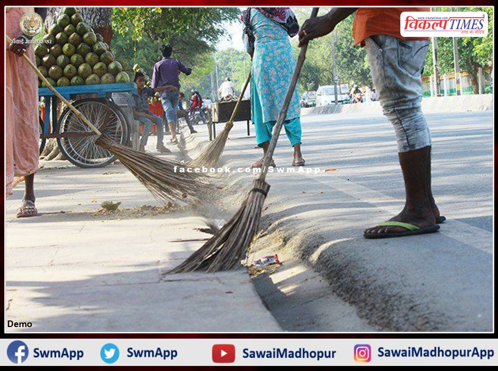 Traders and BJP workers carried out cleanliness campaign in the main market in Bamanwas