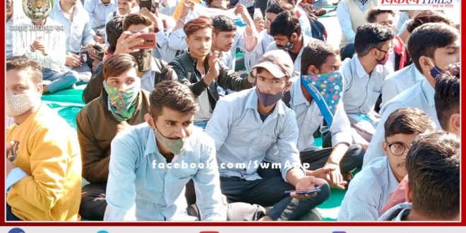 After the assurance of the Minister in charge of the district, the students ended the strike in sawai madhopur