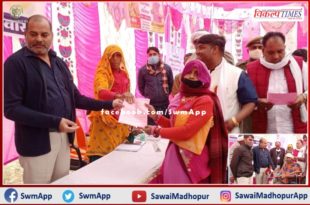 Collector inspected the Goth camp and distributed the leases to the beneficiaries in sawai madhopur