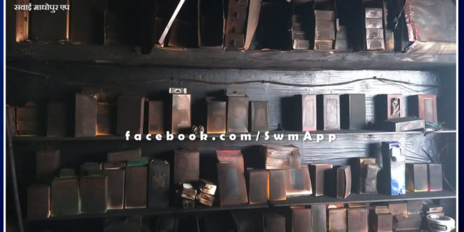 Fierce fire in mobile shop, all the goods of the shop were burnt to ashes
