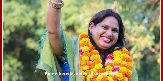 The talk of Sawai Madhopur Mahila Congress District President Vandana Meena's unique style in the rally