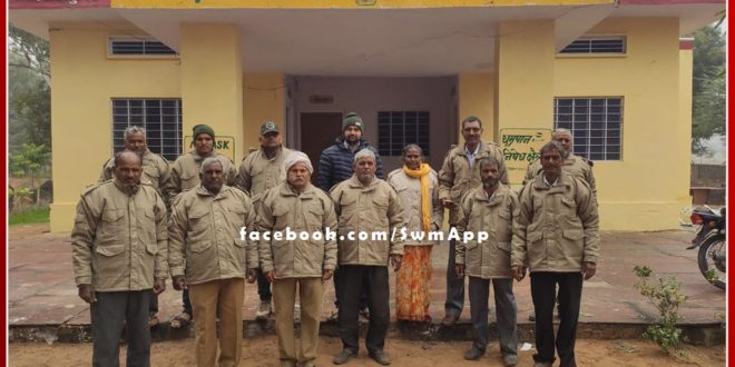 coats distributed to forest workers due to severe winter in bonli
