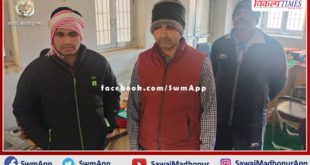 Contract worker and broker caught taking bribe of 15 thousand in tonk