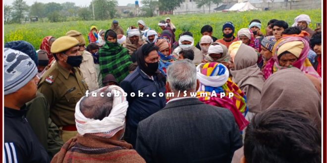 The situation of confrontation between the two parties over the graveyard land in malarna dungar sawai madhopur