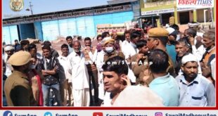 Farmers protested outside the sawai madhopur agricultural produce market