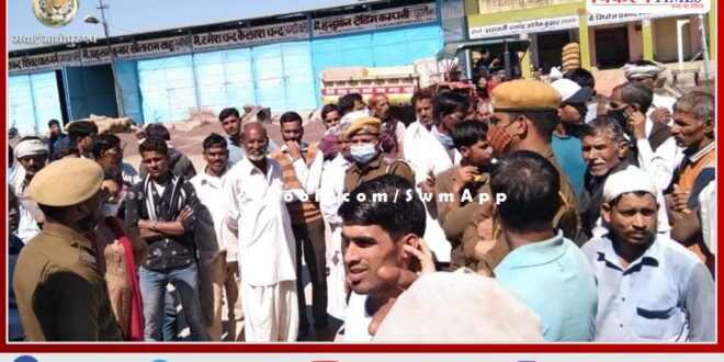 Farmers protested outside the sawai madhopur agricultural produce market