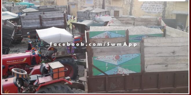 Police action on illegal gravel transport, 2 tractor trolleys seized in bonli sawai madhopur