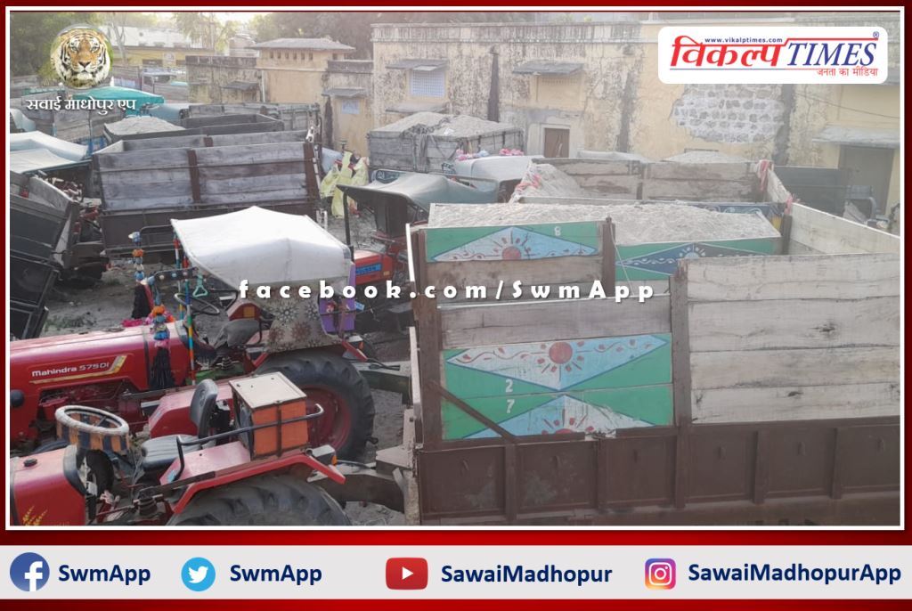 Police action on illegal gravel transport, 2 tractor trolleys seized in bonli sawai madhopur