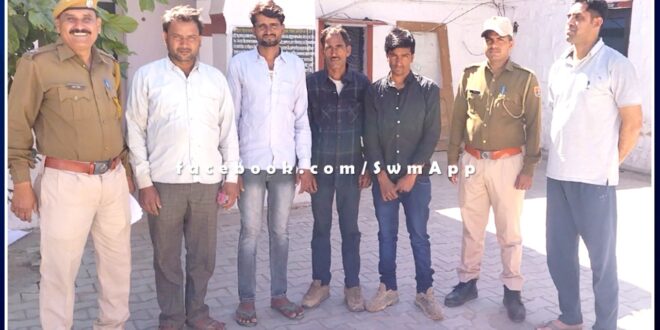 Police seized four tractor trolleys filled with illegal gravel and drivers arrested in khandar sawai madhopur