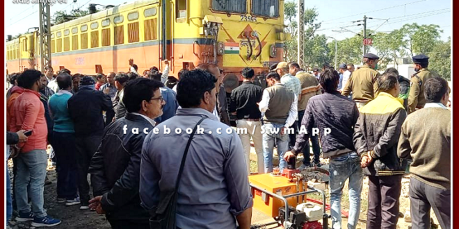 Wheels derailed while bringing train engine on track at gangapur in sawai madhopur