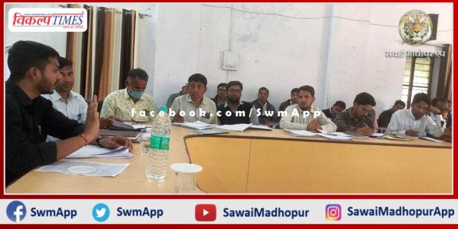 Zilla Parishad CEO did surprise inspection of Panchayat Samiti Bamanwas