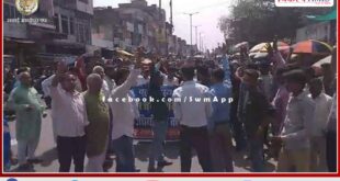 Demonstration demanding arrest of accused of assault with Kushalpura Sarpanch in sawai madhopur