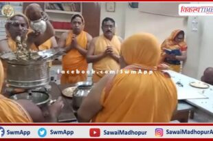 Digambar Jainacharya Vineet Sagarji's marvelous entry into ji