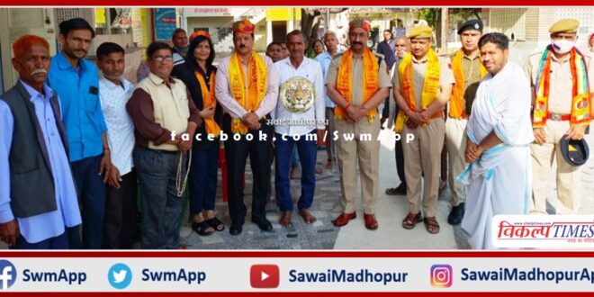 Inspector General of Police Prasanna Khmesra visited chamtkar Temple
